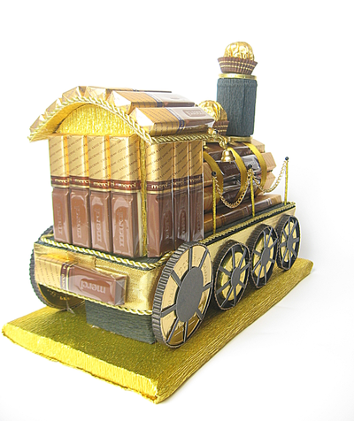 Паровоз из конфет - необычный подарок мужчине