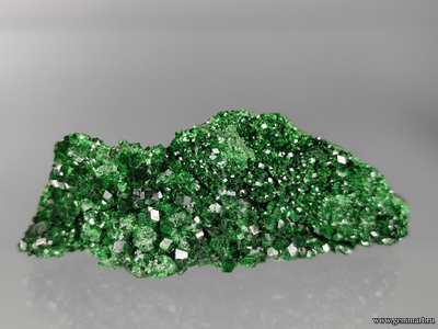 Уваровит (разн. гранат). Россия. 65*25*20мм