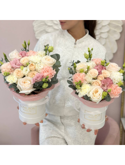 БУКЕТ В ШЛЯПНОЙ КОРОБКЕ МИКС ЦВЕТОВ MINI
