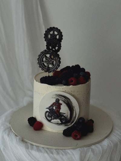Торт с мотоциклом