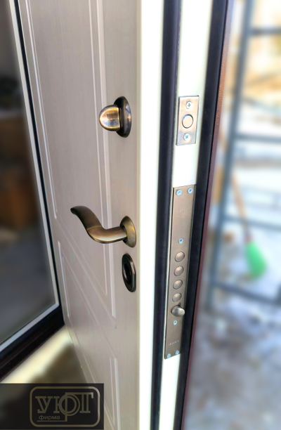 №37. входная дверь с фрамугами.