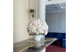 Светлая Композиция из искусственных цветов мастерская АОАБУКЕТ №4