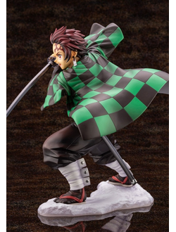 Фигурка 1/8  Тандзиро Камадо (Tanjirou Kamado)