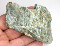 Серпентин, необработанный, дикий образец, Россия, КЧР, Урупский район (90*50*25 мм, 95 г) №37609