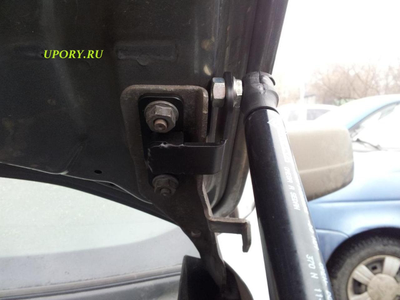 Амортизаторы (упоры) капота для Nissan X-Trail T-30 (2000-2007)