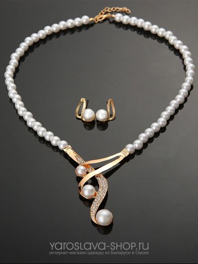 Набор: колье из жемчуга с подвесом и серьги-пусеты