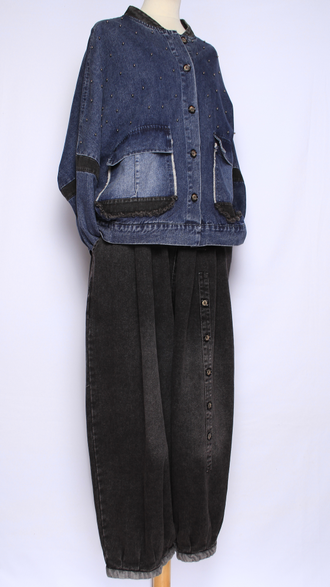 Джинсовка-бомбер "Металлические бусины" синяя, черная р.48-54