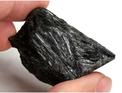 Нуумит (жедрит-антофиллит), необработанный образец, Гренландия (40*24*20 мм, 33 г) №29923