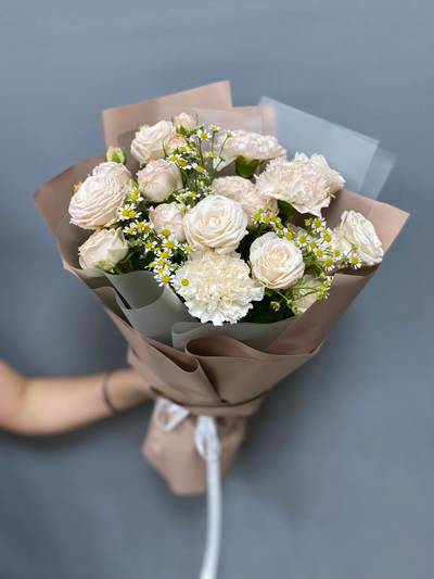 Букет из кустовых роз "Сладость пломбира"