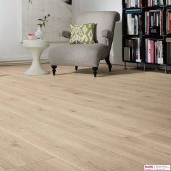 Декор ламината Haro Tritty 100 Gran Via Дуб Контура Каменно-Серый 531917 в интерьере комнаты