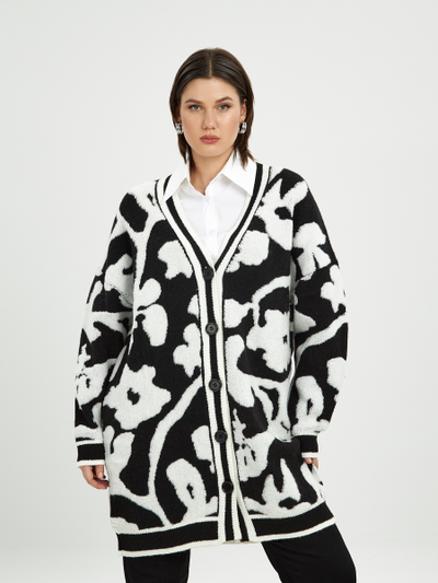 Вязаный кардиган с чёрно-белым узором