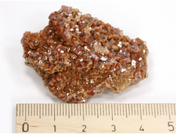 Ванадинит, кристаллы на породе, Марокко (45*34*15 мм, 36 г) №35877