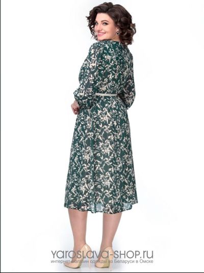 Женское платье в зеленых тонах с цветочным принтом