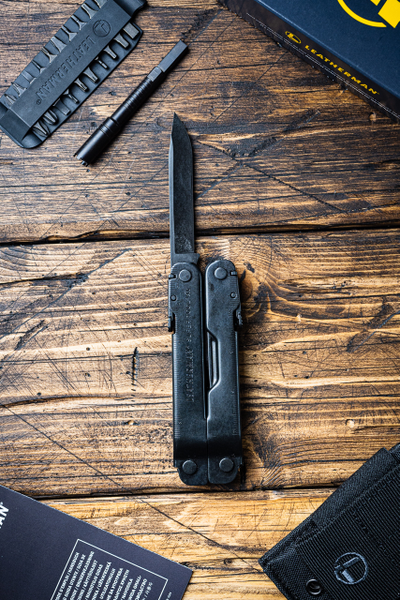 Мультитул Leatherman Super Tool 300 M black с чехлом