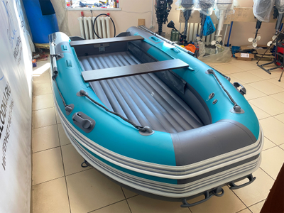Моторная лодка SKAT TRITON 390