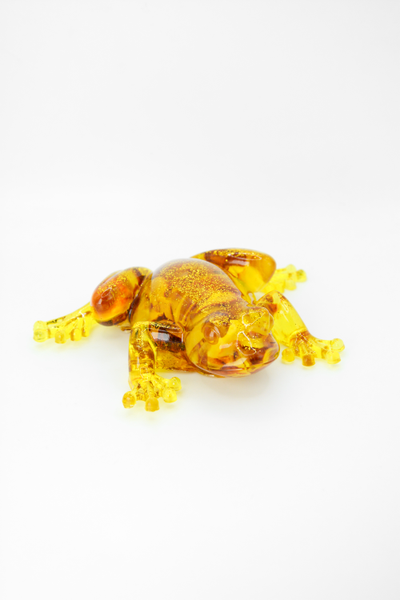 Денежная лягушка со срезом янтаря