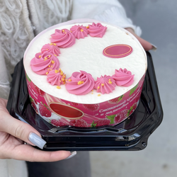 Очень вкусный, свежий торт  в ассортименте