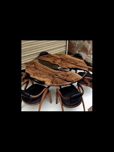 круглый стол из спила с рекой