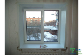 Двухстворчатое белое окно
