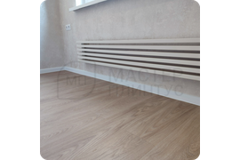 Точный стандарт: установка плинтуса в классическом белом цвете RAL 9003 - эталонное решение для тех, кто ценит точность в подборе оттенков и безупречное качество.