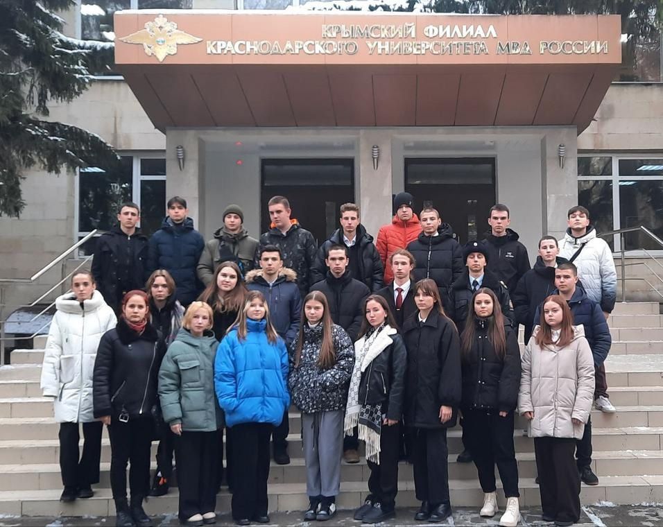 Школа искусств 2 симферополь. Мбоу сош номер 18 симферополь. Школа 2 симферополь. Школа 42 симферополь стадион. Школа 30 симферополь.