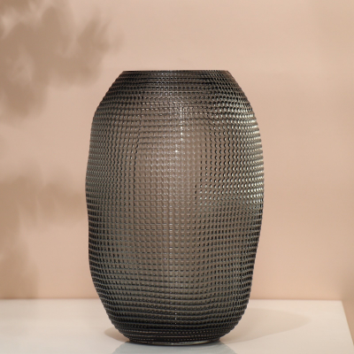 Ваза стеклянная темная, высота 26 см