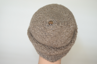 Шапка из альпака вязаная ореховая