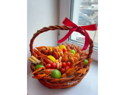 Корзина раков с креветками