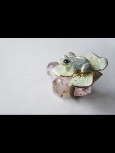 Кольцо с клевером и лягушкой "Принцесса Ия на листе Морока Трифолиума"