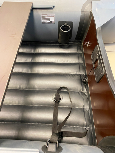 Моторная лодка ДИКИЙ 380 НДНД серый крепление бака