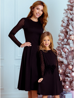 Черные платья для мамы и дочки