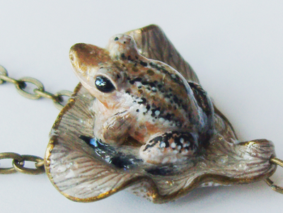"Поймавшая звезду". Бохо-подвеска с лягушкой, барочным жемчугом и гематитовой звёздочкой