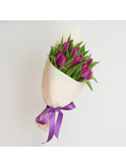 15 сиреневых тюльпанов