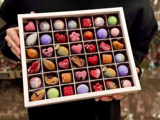 Корпусные конфеты ручной работы из бельгийского шоколада 42 конфеты к 8 марта