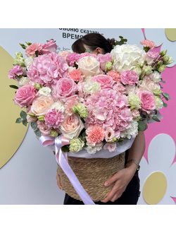 ПЛЕТЁНАЯ КОРЗИНА С ЦВЕТАМИ