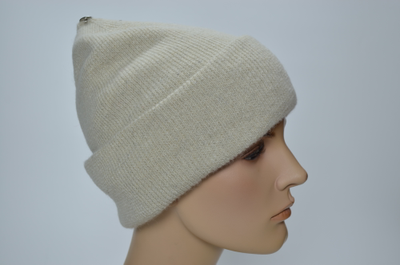 Вязаная шапка бежевая двойная с отворотом