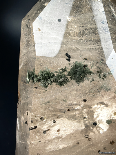 Горный хрусталь с включениями хлорита, гематита и рутила. Мадагаскар. 205*120*100мм. (ААА)