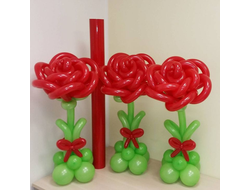 Роза большая на основании