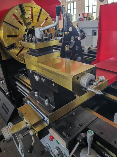 Токарно-винторезный станок с УЦИ CW6280