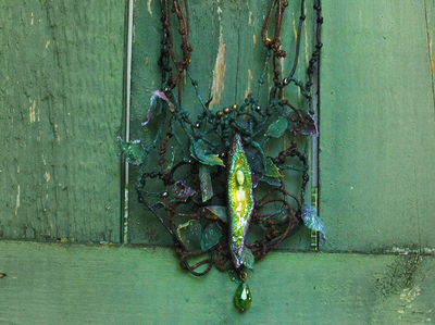 Волшебное колье "Дриада - Дух Живого Леса" с застывшими капельками и шёлковыми листьями