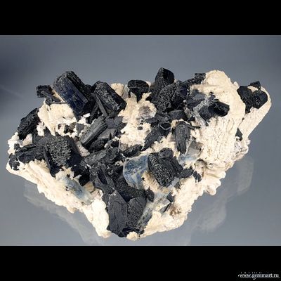 Друза кристаллов аквамарина (разн. берилл), шерла (разн. турмалина), на полевом шпате с кварцем. 160*100*70мм (ААА)