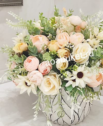 Композиция из искусственных цветов малых размеров  № М036/для интерьера в Москве