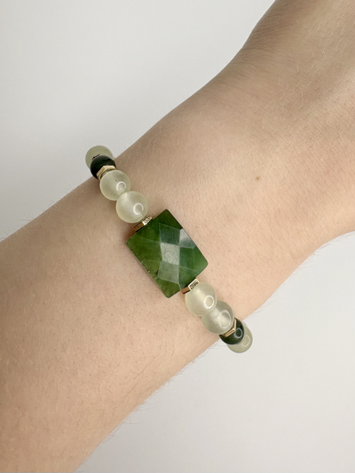 Браслеты из нефрита, разные виды