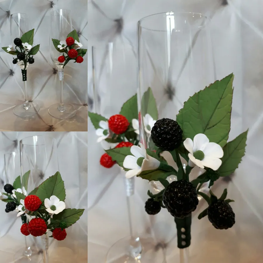 Работа Таисии Журила.Очаровательные бокалы с малиной из моих молдов.