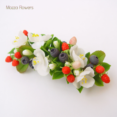 Заколка-автомат с яблоней, черникой и земляникой.