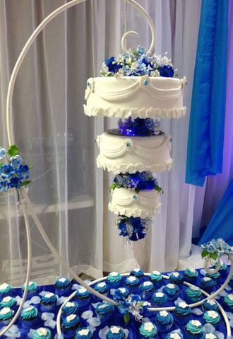 Торт свадебный на подставке
