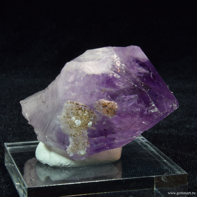 Аметист - кристалл с включениями