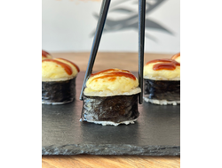 Запеченный с креветкой и ананасом 8шт