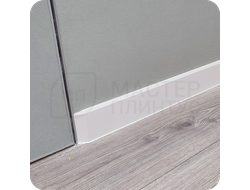 Плинтус ХДФ Dollken Cubu Flex Life 80мм Х 2,5 м Белый RAL 9003 в интерьере 10