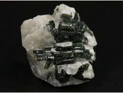 Турмалин зеленый на кварце, Бразилия (29*24*16 мм, 13,5 г) №36191